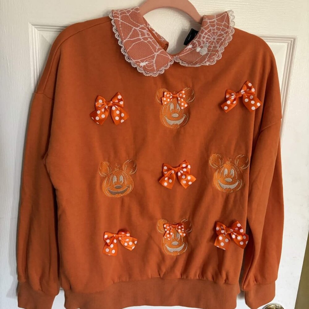 NWT (S) Her Universe Disney Halloween Pumpkin Pullover and Lace Collar